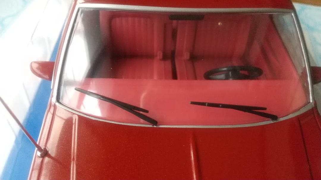 MCG 1/18 シボレー カプリス レッドメタリック ダークレッド