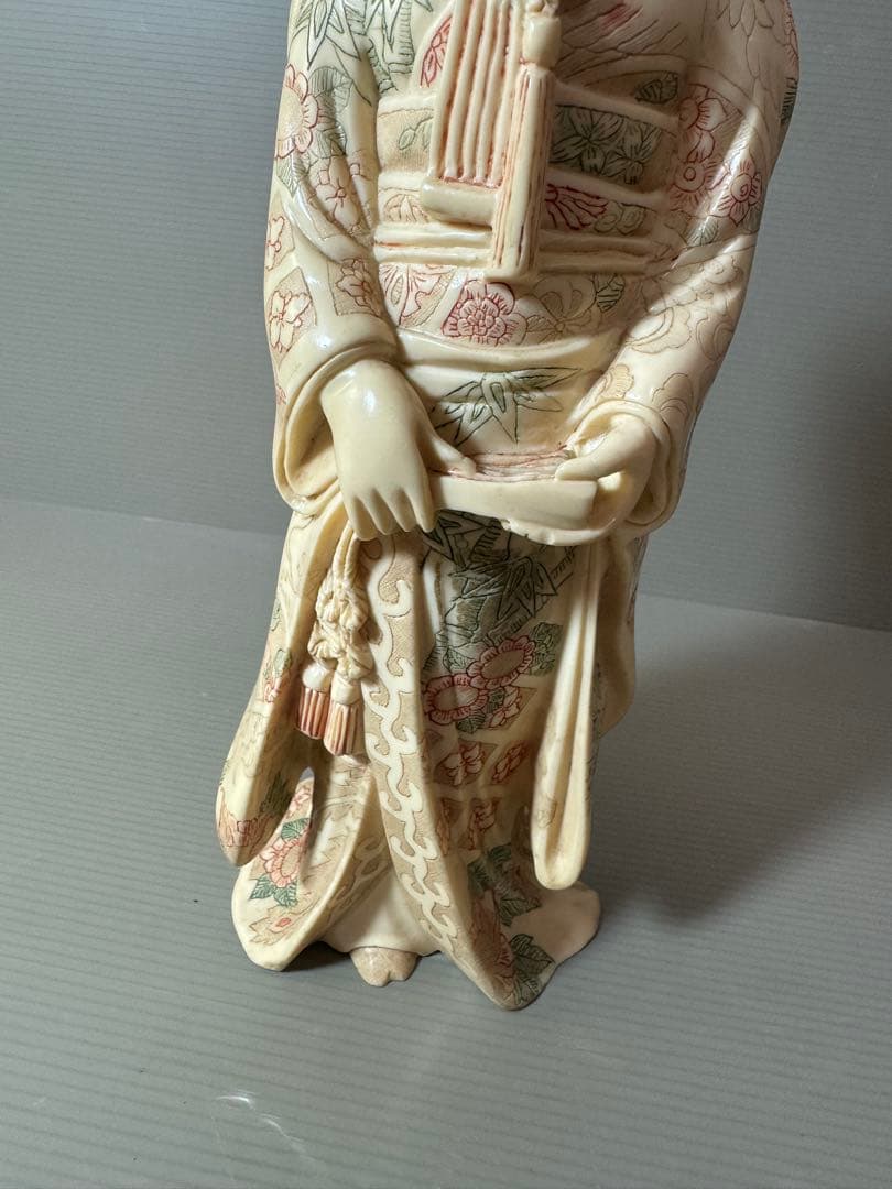 2920 古美術品　細密彫刻女性像　置物　細密細工　骨董