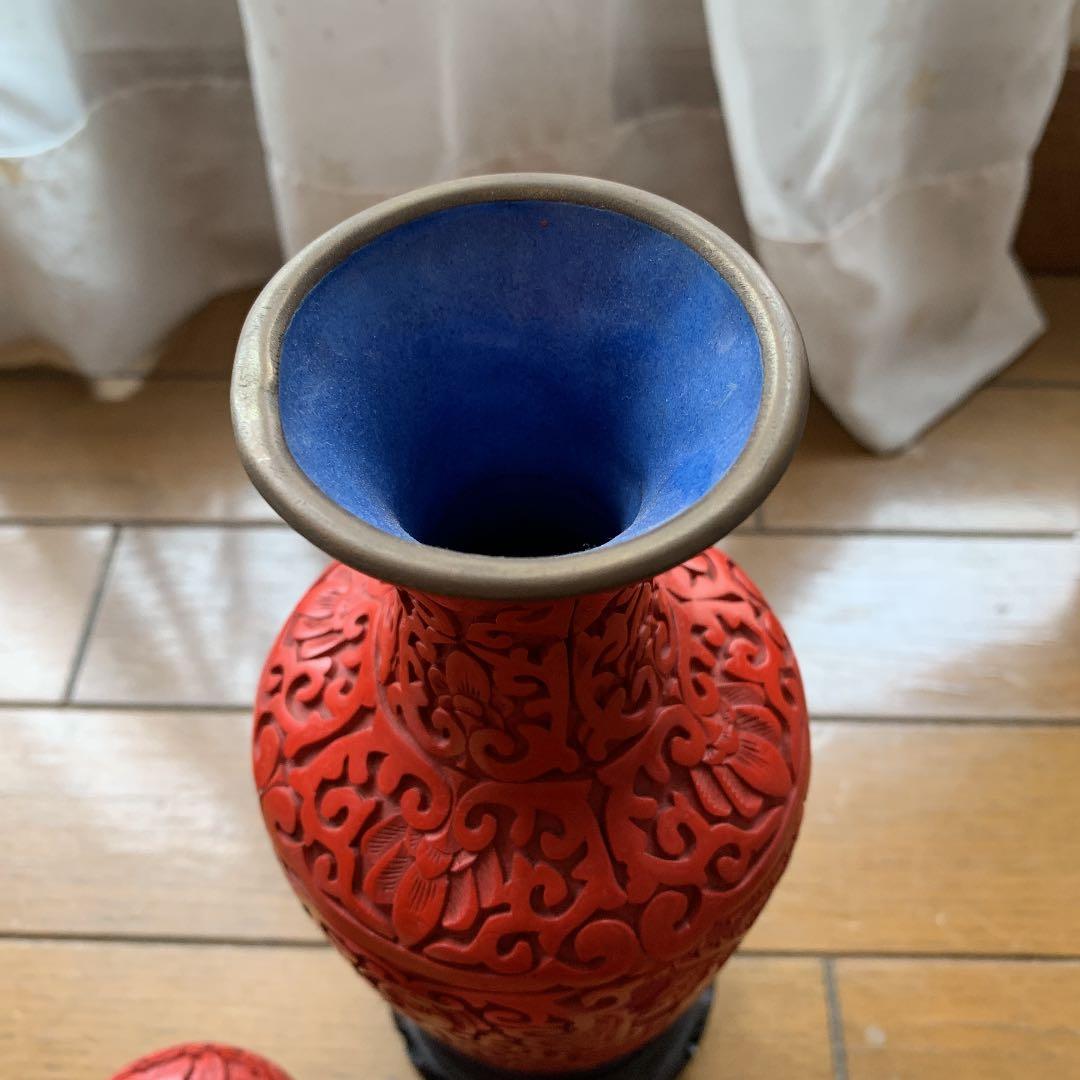 48 堆朱壺　花瓶　朱色　中国