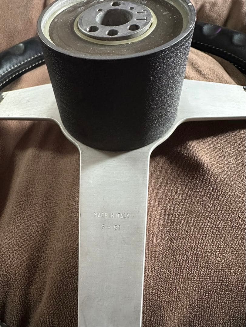 【希少】★ジル・ビルヌーブ★MOMO ステアリング★モモ 正規品