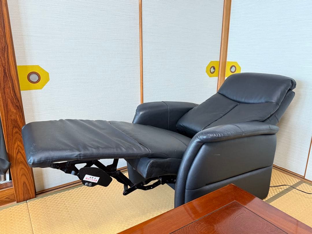 ニトリ 1人用電動リクライニングソファ・コンフェ革BK（黒）