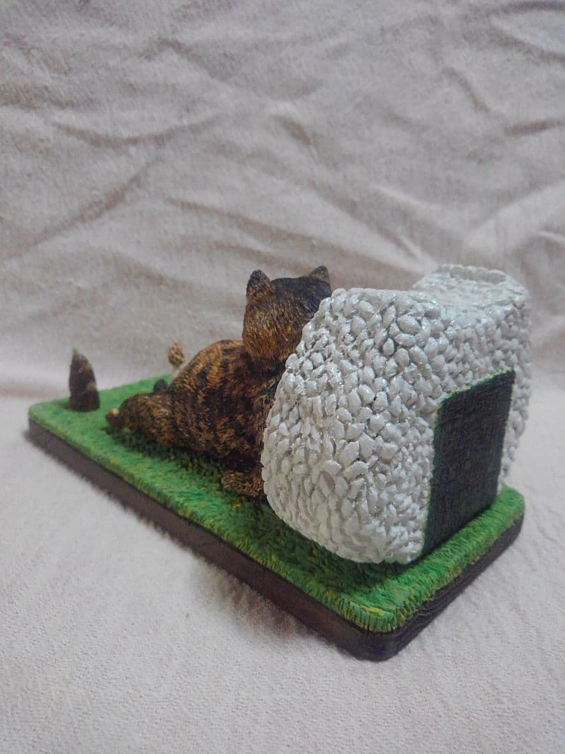 木彫りのデブ猫ボスの置物