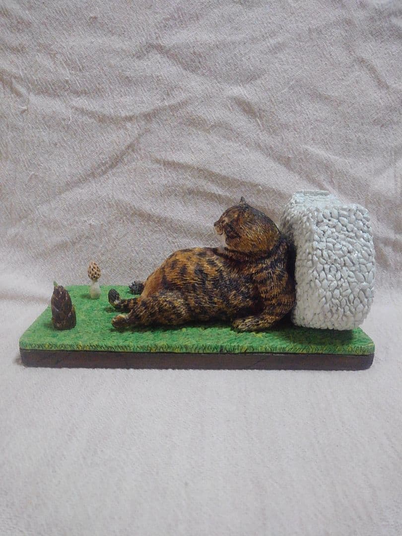 木彫りのデブ猫ボスの置物