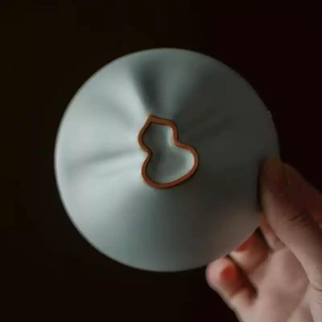 青い陶器型抜き