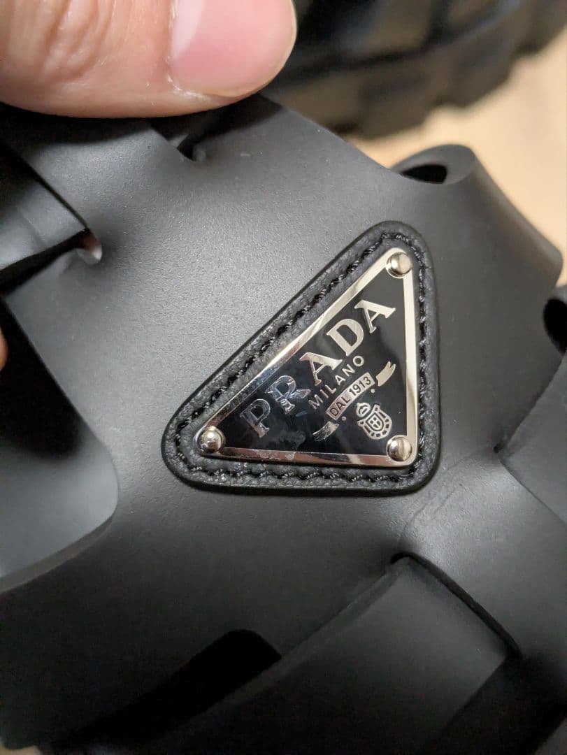 PRADA モノリス ラバーサンダル 37