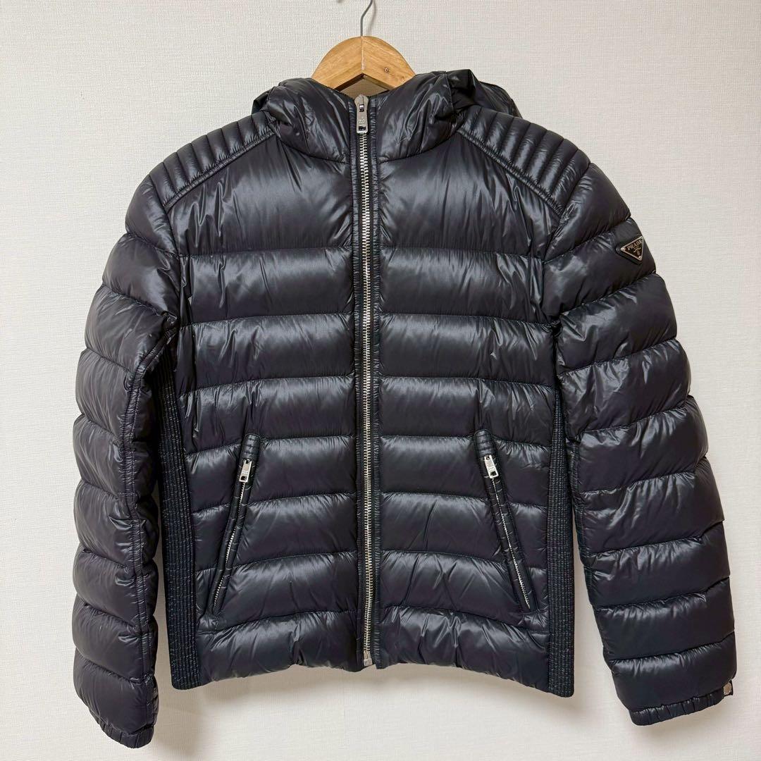 prada プラダ ダウンジャケット ブラック プレート ロゴ
