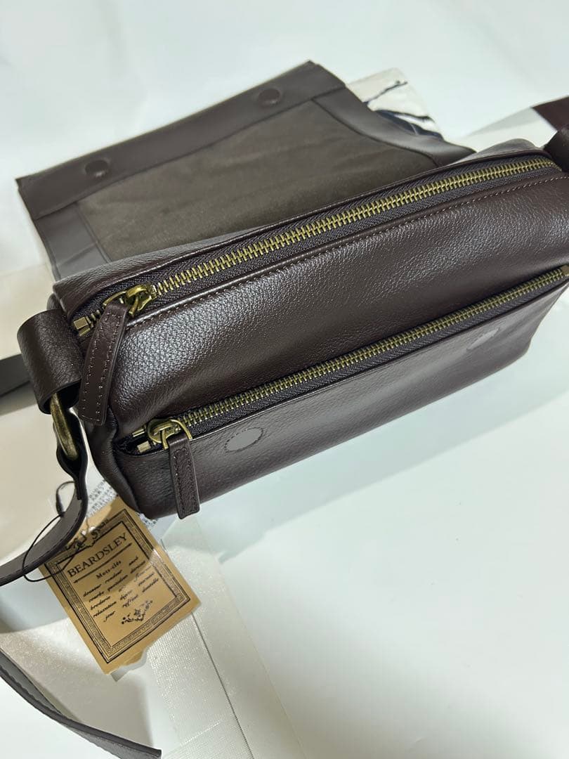 BEARDSLEY ビアズリー レザーボディバッグ　ブラウン