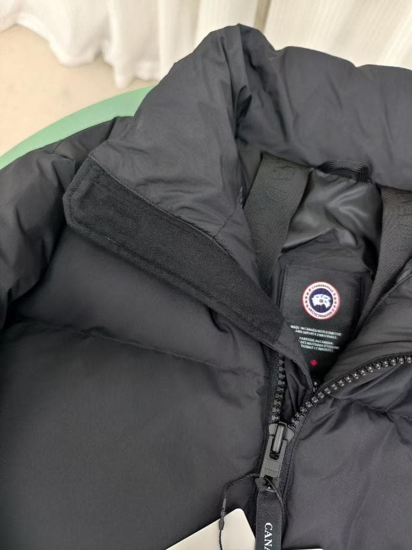 カナダグース ダウンジャケット 黒