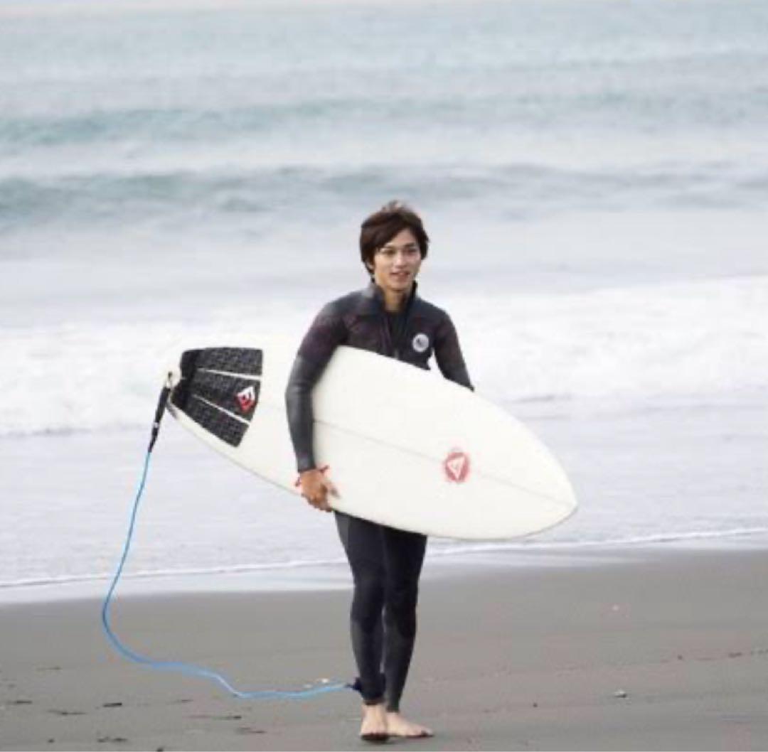 横浜流星 出演 Amazonプライム『しろときいろ』撮影使用 サーフボード