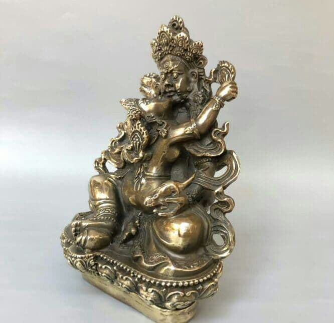 古を模して純銅黄財神仏像を並べて招財納福を祀る