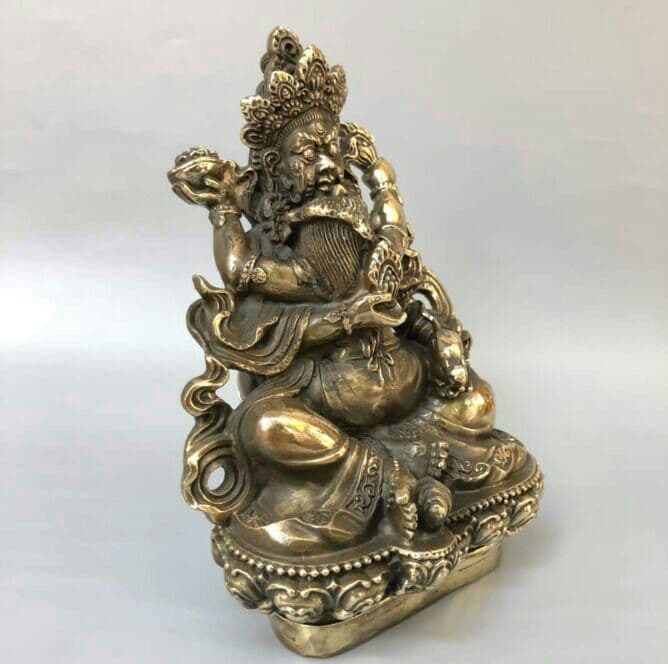 古を模して純銅黄財神仏像を並べて招財納福を祀る