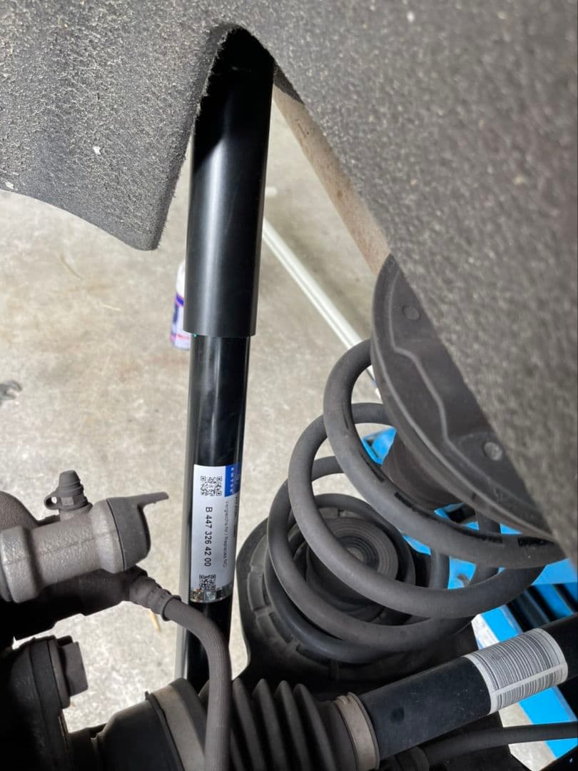 w447 RHD v260 v220d リアショックアブソーバー　バンプラバー付