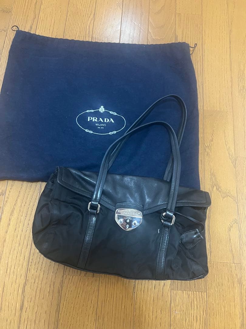 PRADA ブラックナイロンハンドバッグ 保存袋付き