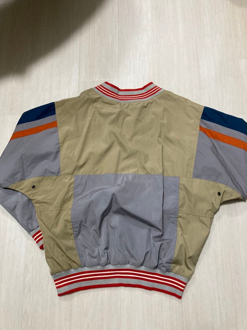 adidas ナイロンニットMサイズ