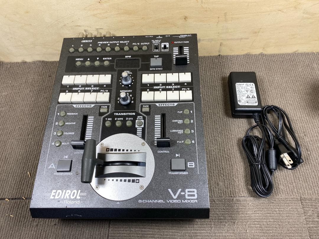 15 ROLAND EDIROL V-8 ビデオミキサー