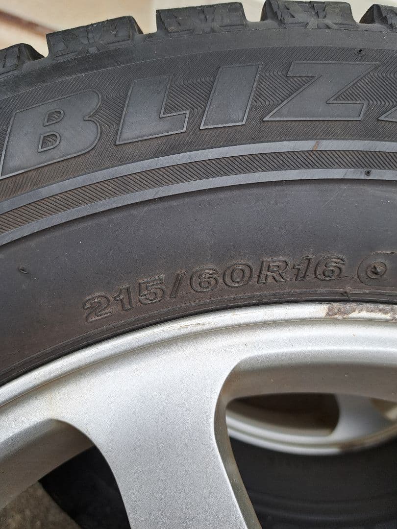 215/60R16 ブリザック スタッドレスタイヤ