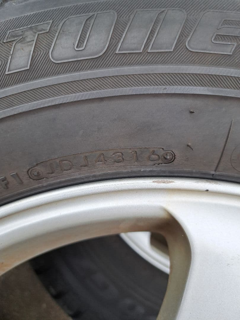 215/60R16 ブリザック スタッドレスタイヤ