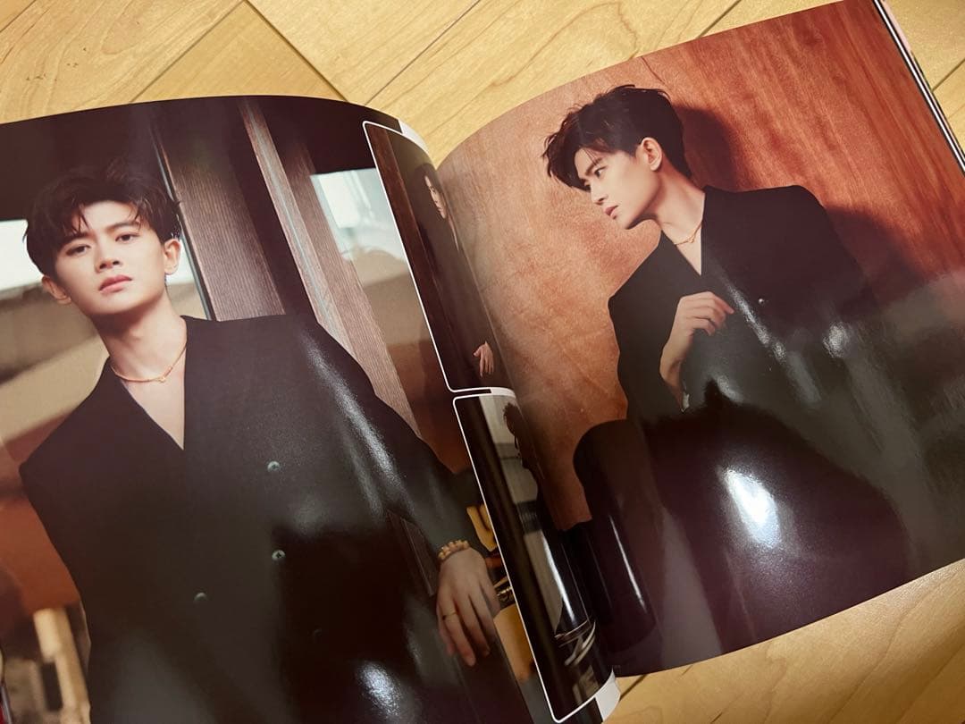 2024(一)アレン・レン（任嘉倫）個人写真集　正方形32p ALLEN写真集