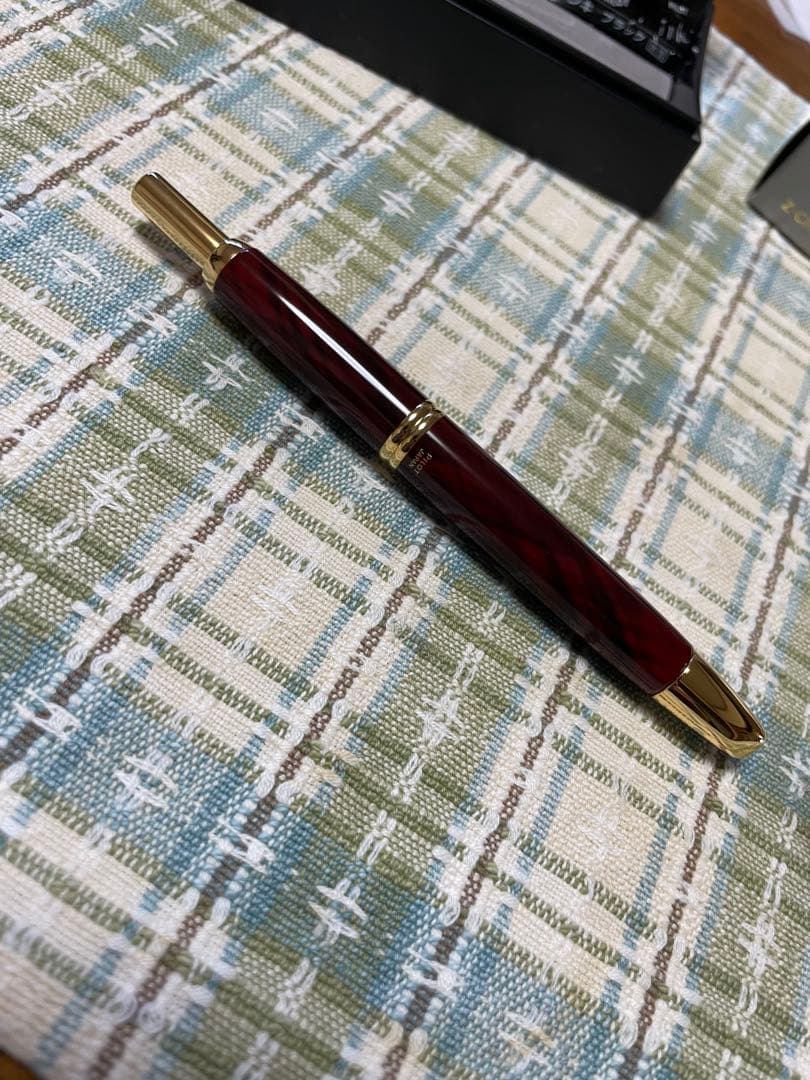 PILOT キャップレス 万年筆 マーブル　 字幅F