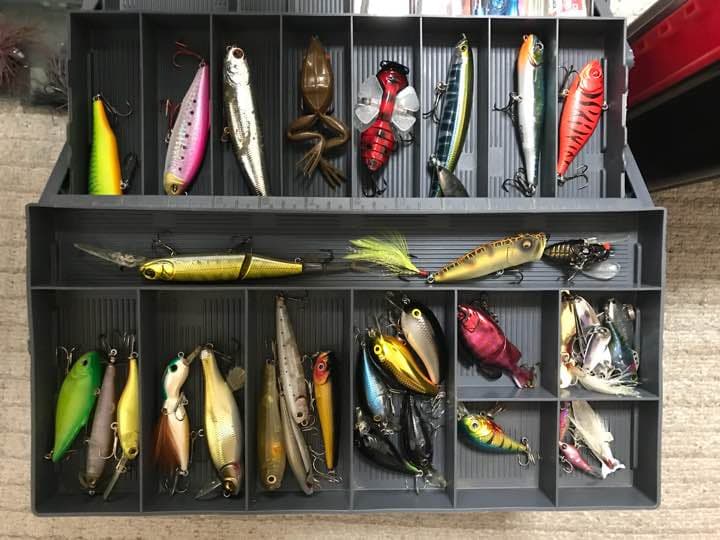 ルアー各種、ハードケース、肩掛けショルダーバッグセット