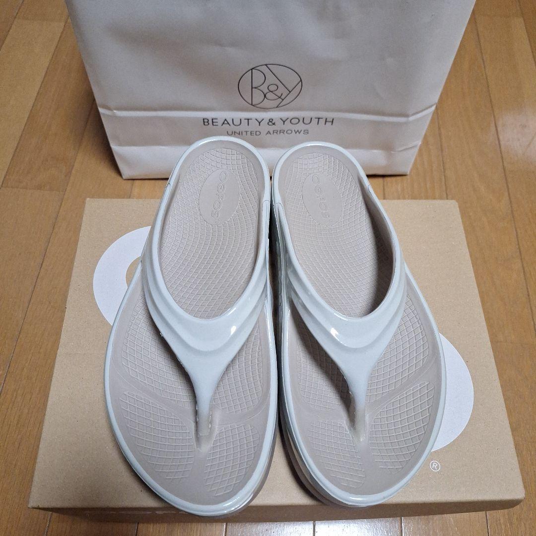 新作Oofos ウーフォス24.5～25cmメガ　ベージュ 2トーン厚底サンダル