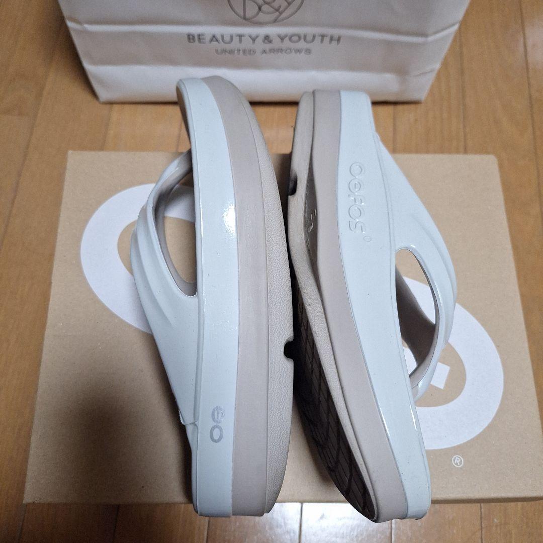 新作Oofos ウーフォス24.5～25cmメガ　ベージュ 2トーン厚底サンダル