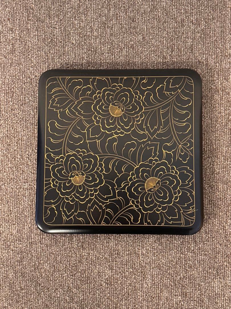 【輪島塗】沈金牡丹彫 三段重箱 金蒔絵 六五重 内朱塗 天然木 共箱