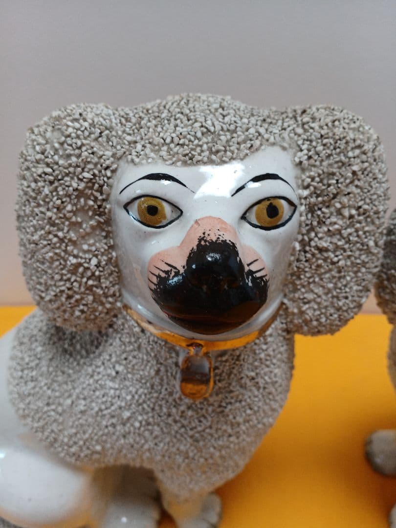 英国　スタッフォードシヤードッグ　2体　プードル大　24センチ