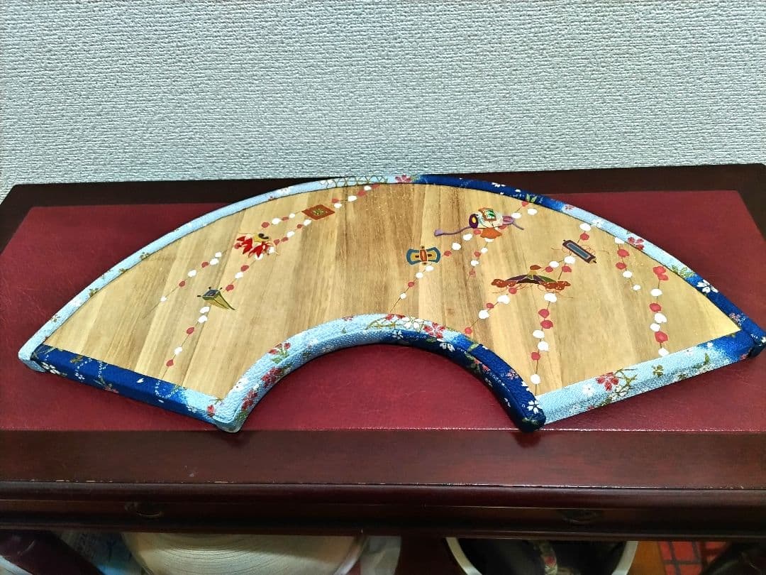 京都老舗店　宮脇賣扇庵　 神代杉扇型フレームちりめん押絵凧揚げ風景のオブジェ