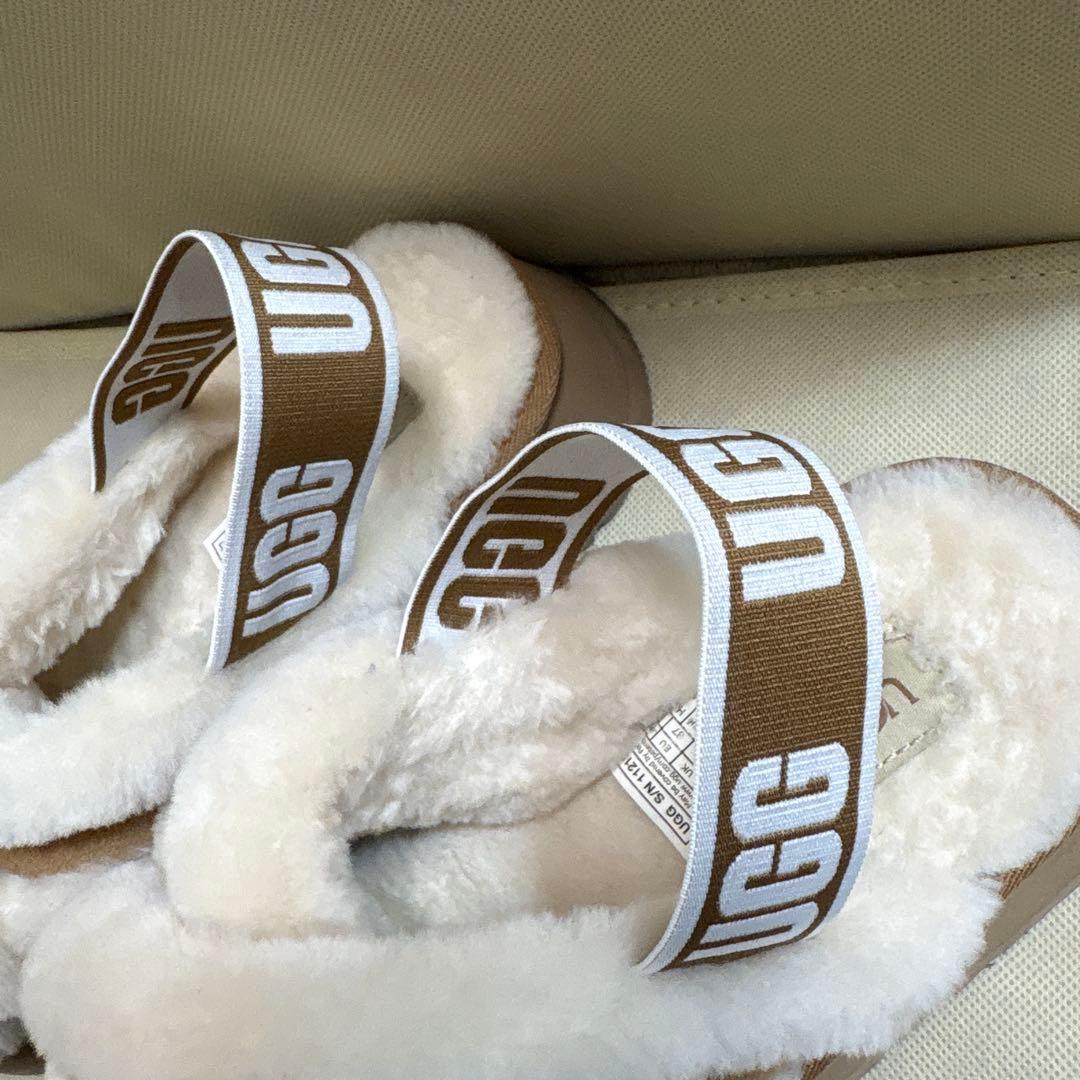 UGG サンダル サイズ23ベージュ・ホワイト