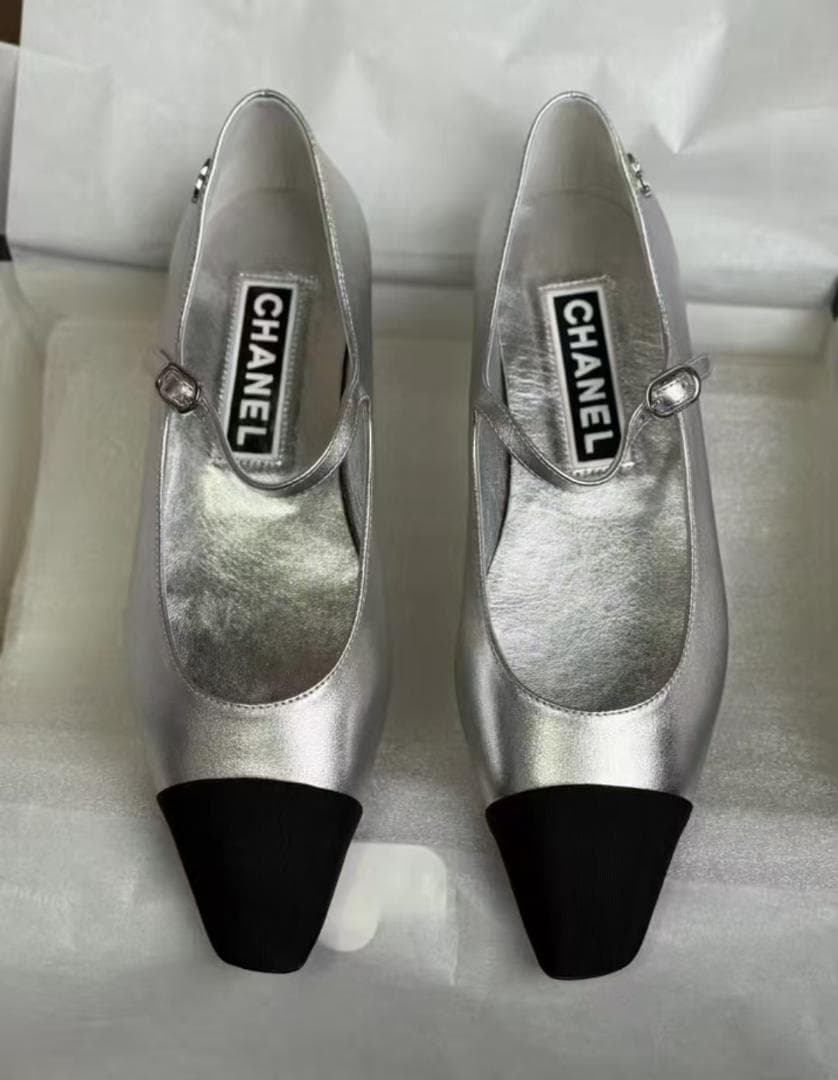 CHANEL シルバー ブラック メリージェーンシューズ