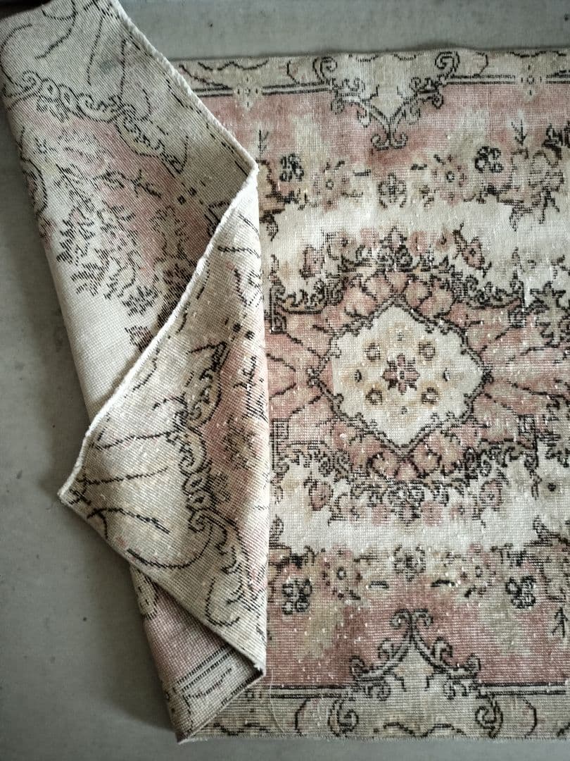 淡いカフェオレとくすみピンク　ヴィンテージラグ　石田ゆり子さんNo.687