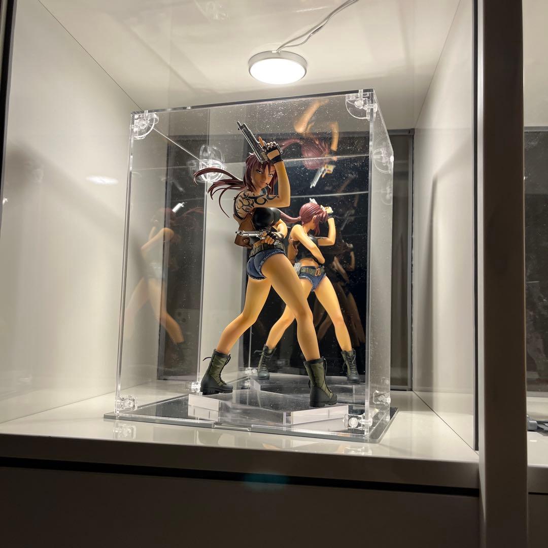 キャラグミン レヴィ ブラックラグーン 塗装完成品 アクリルケース付き