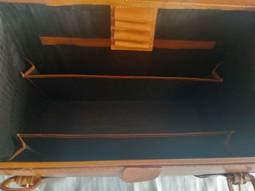 ブラウンレザー アンティーク調ビジネスバッグ トランクケース