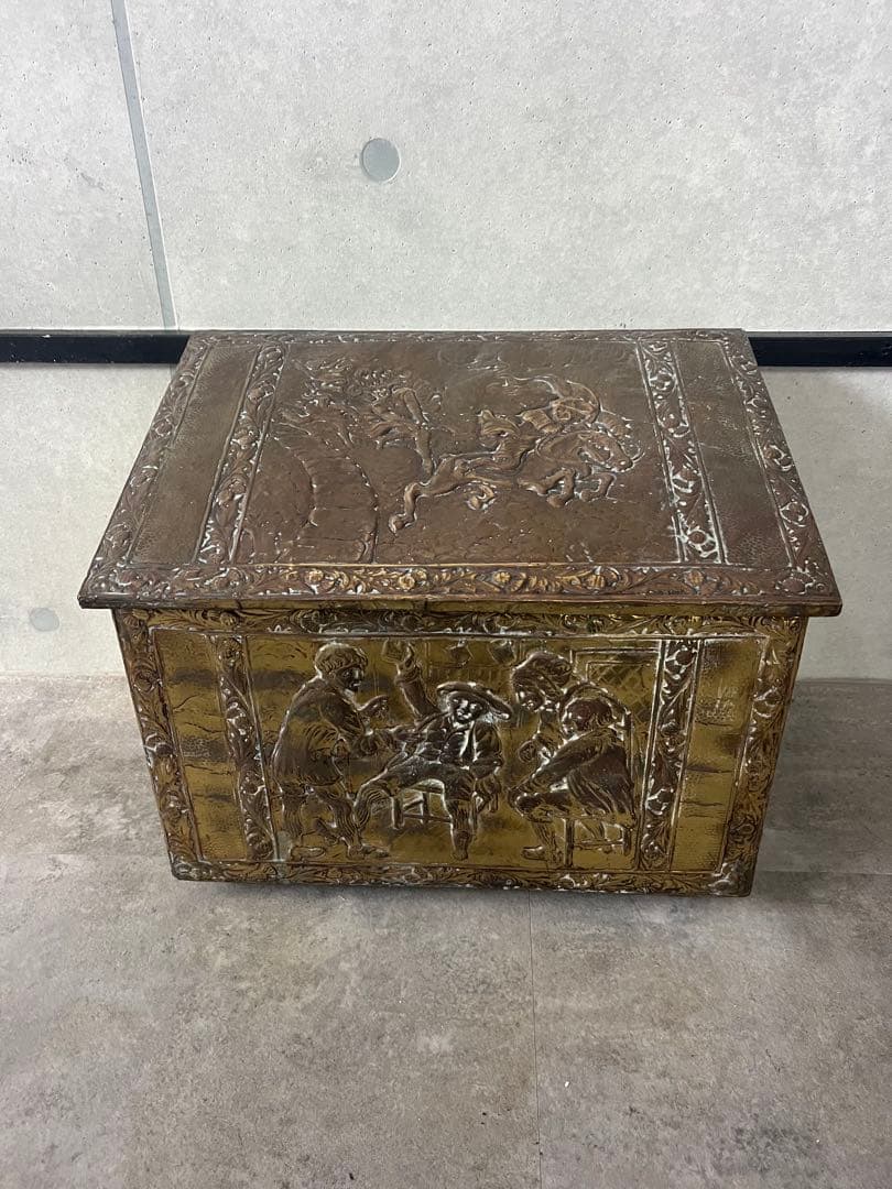 装飾的な銅属製収納ボックス