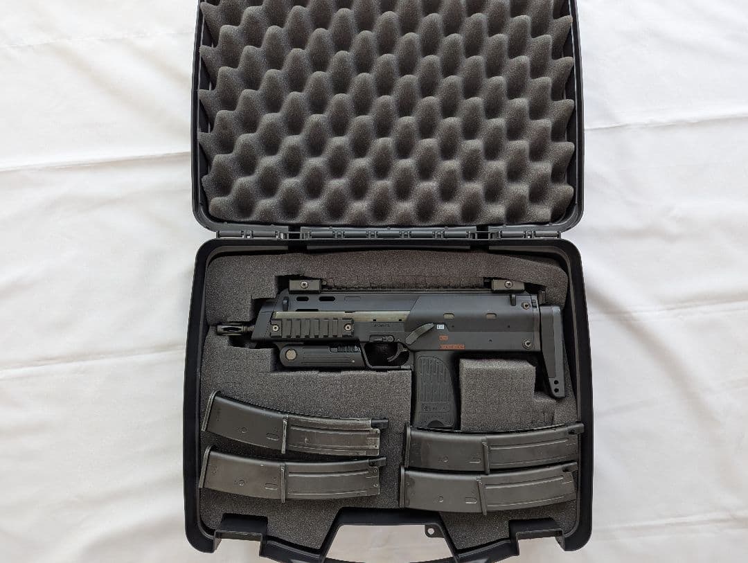 東京マルイ　MP7A1GBB　マガジン４本ケース付き