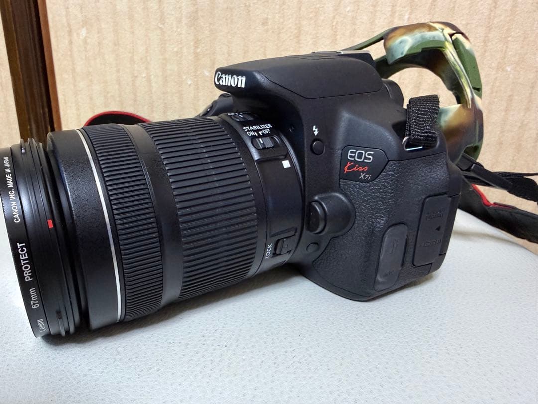 Canon EOS kiss X71 ストロボ未使用付き