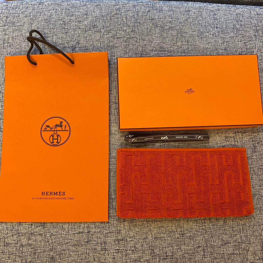 HERMES オレンジ Hロゴタオルハンカチ