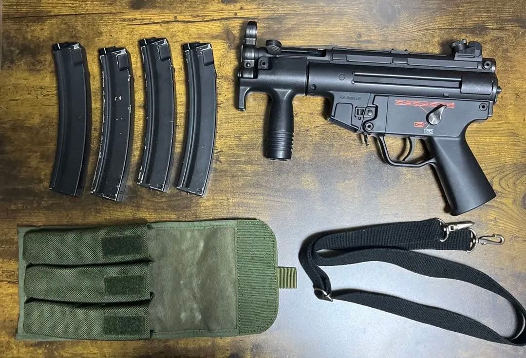 東京マルイ　MP5K A4　電動ガン　スリング、多段マグ4本、マガジンポーチ付属