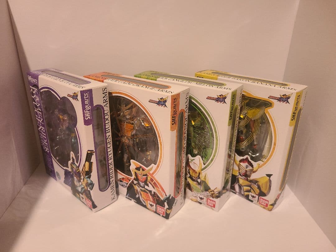 (未開封)　フィギュアーツ　仮面ライダー鎧武　セット