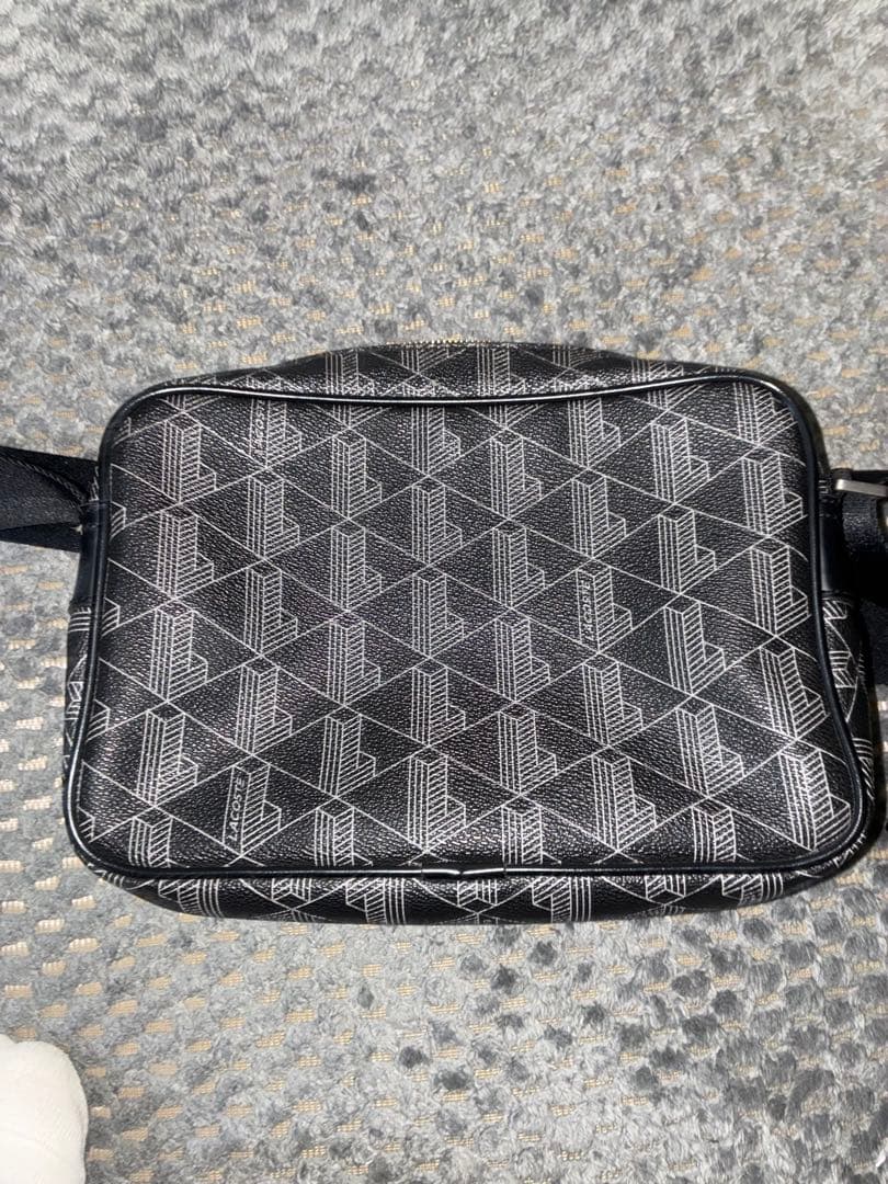 大人気ラコステボディバックモノグラム