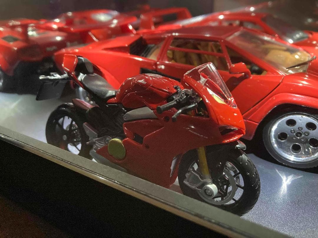 ミニカー用ジオラマ：1/18 ショールームタイプガレージ／車＆バイク展示！