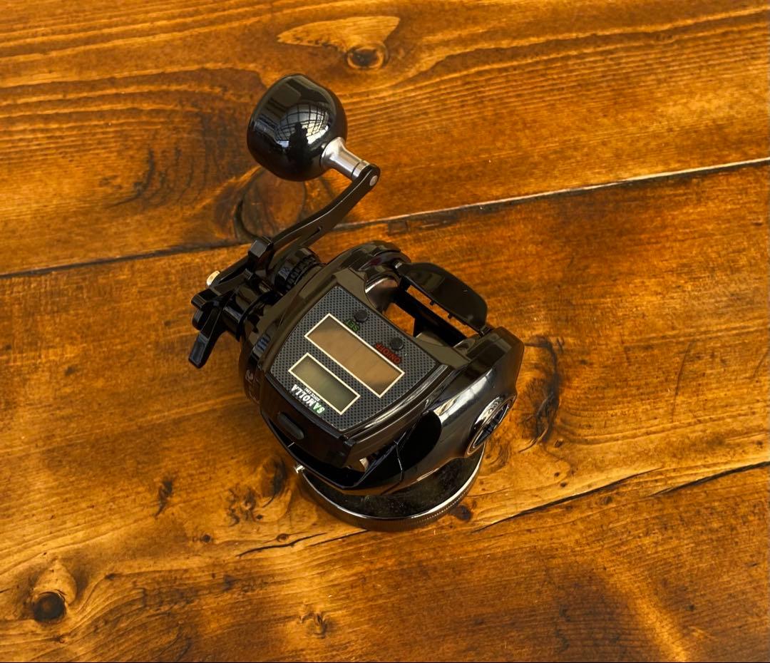 デジタルカウンター付きベイトリール　右巻　ジギング　ソーラー充電　デジタルリール