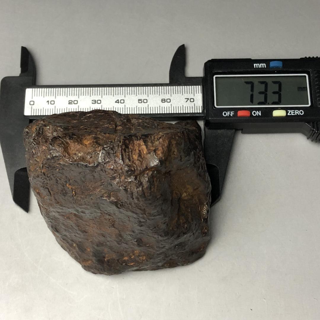 アルタイ隕石　大型隕石 鉄隕石　外皮付き隕石　ナチュラル　原石　重さ約1023ｇ