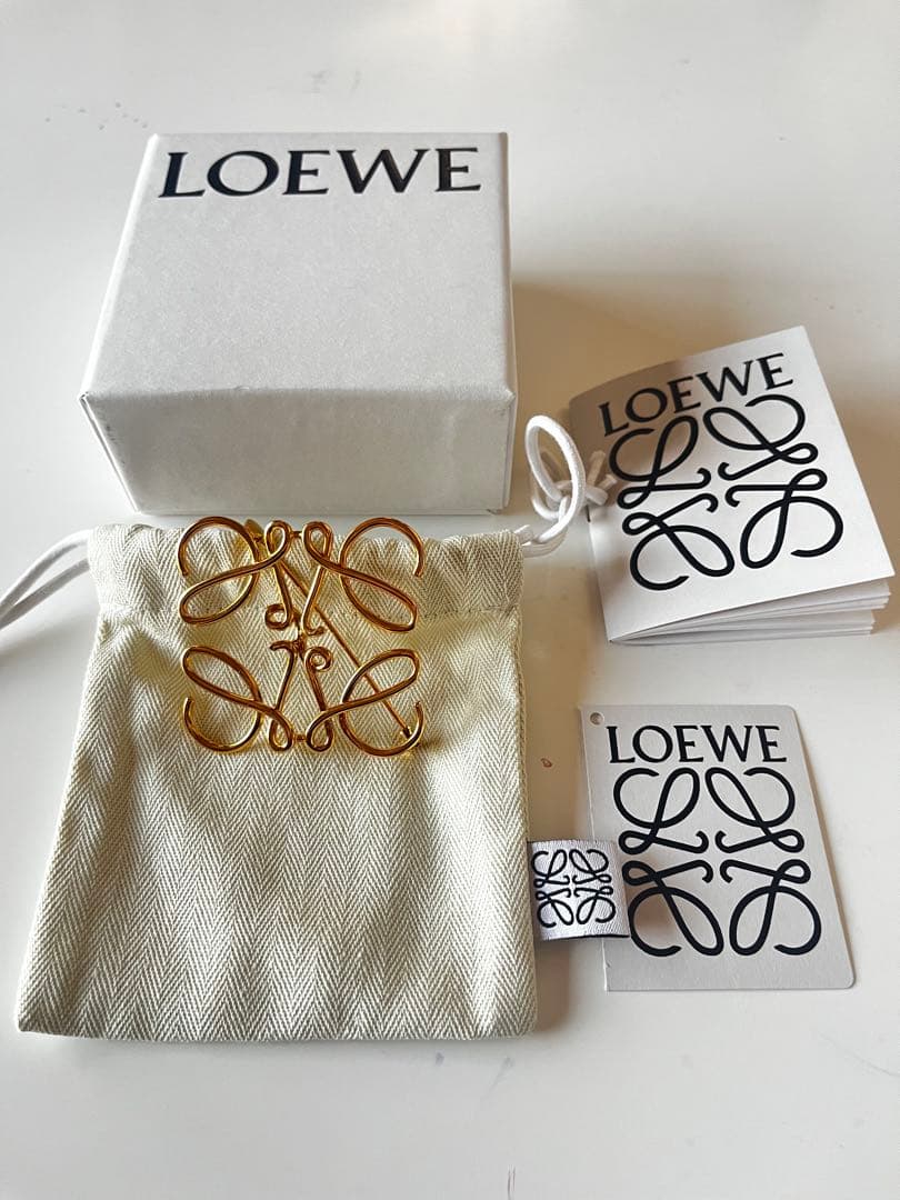 【美品】LOEWE ロエベ　アナグラム　ゴールド　ブローチ　ケース　保存袋付き