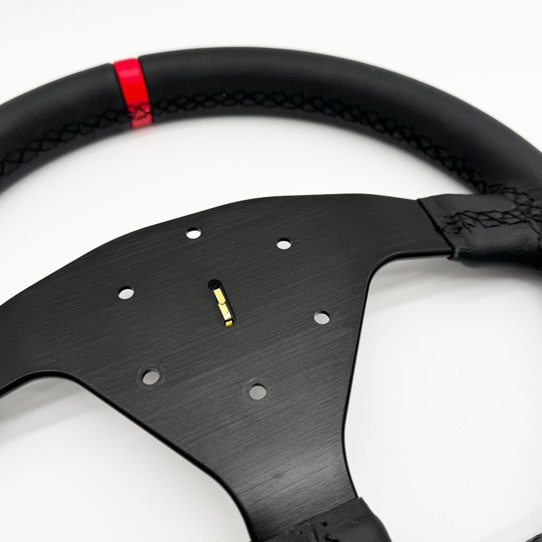 ポルシェ911/991 GT3 CUPステアリング 黒ステッチ/赤 ボルト