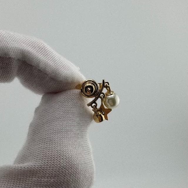 ディオール ディオレボリューション ピアス　(片耳のみ) ゴールド