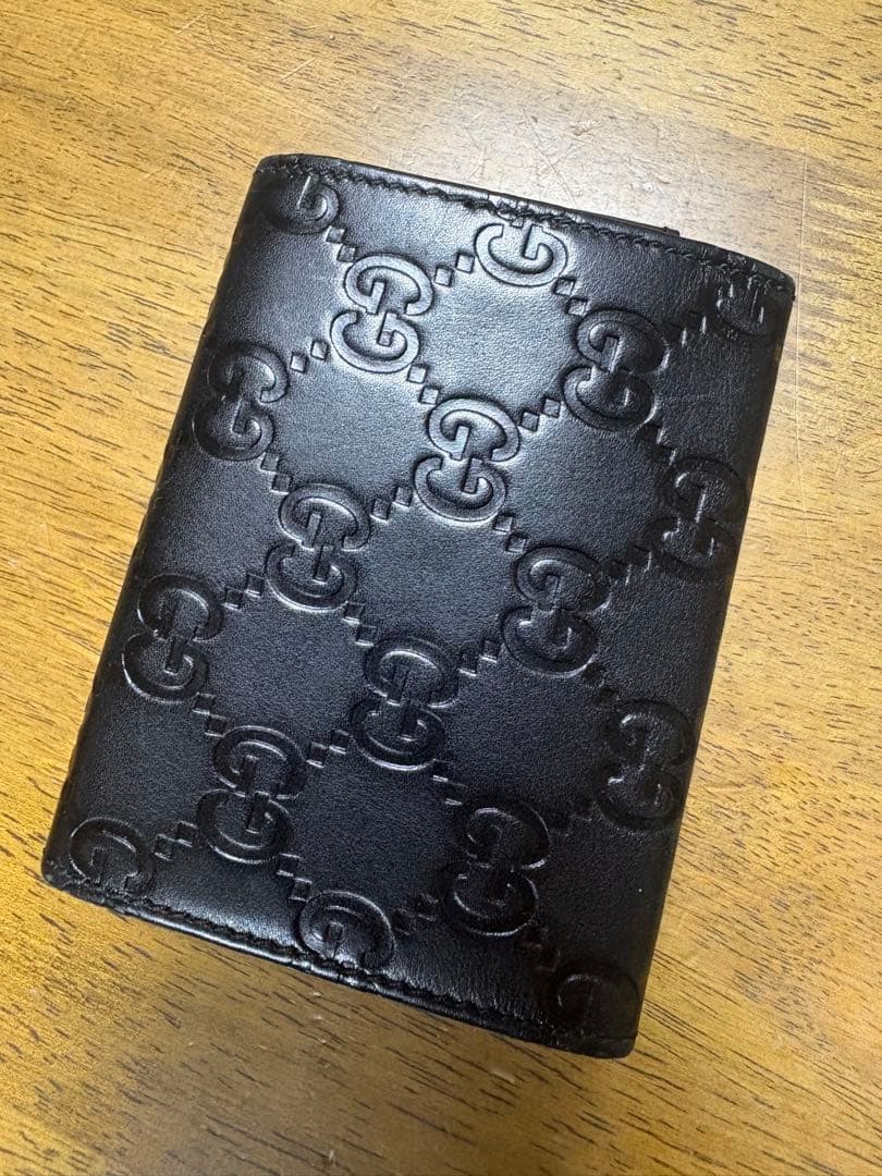 し*ん様 Gucci シマ　ブラックレザー 名刺入れ GGパターン