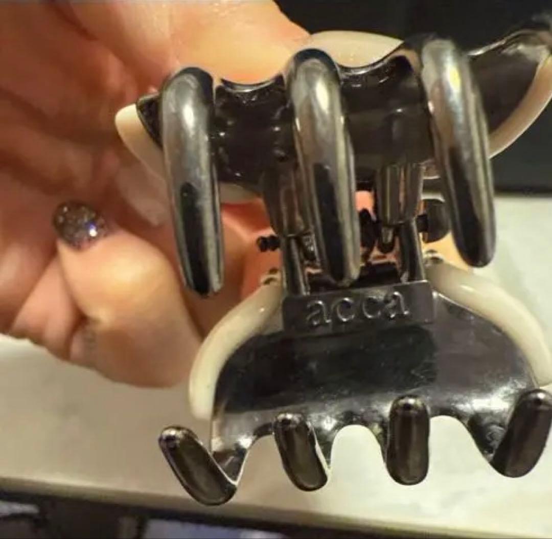 【acca】クイーンホワイトヘアクリップ2個セット