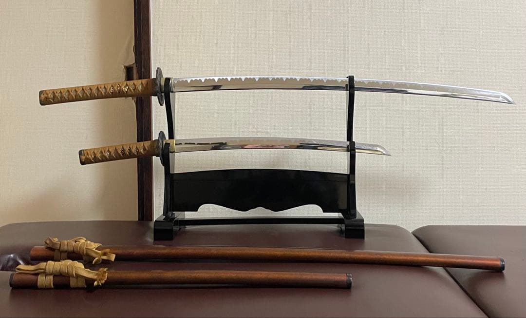 模造刀　居合刀　太刀　脇差　刀掛け　武具　b88